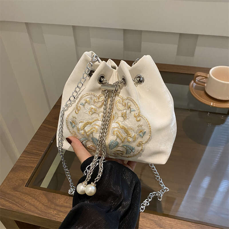 New Chinese-style for women, 2024 summer new model, national-style embroidered fashion bucket bag, versatile crossbody bag