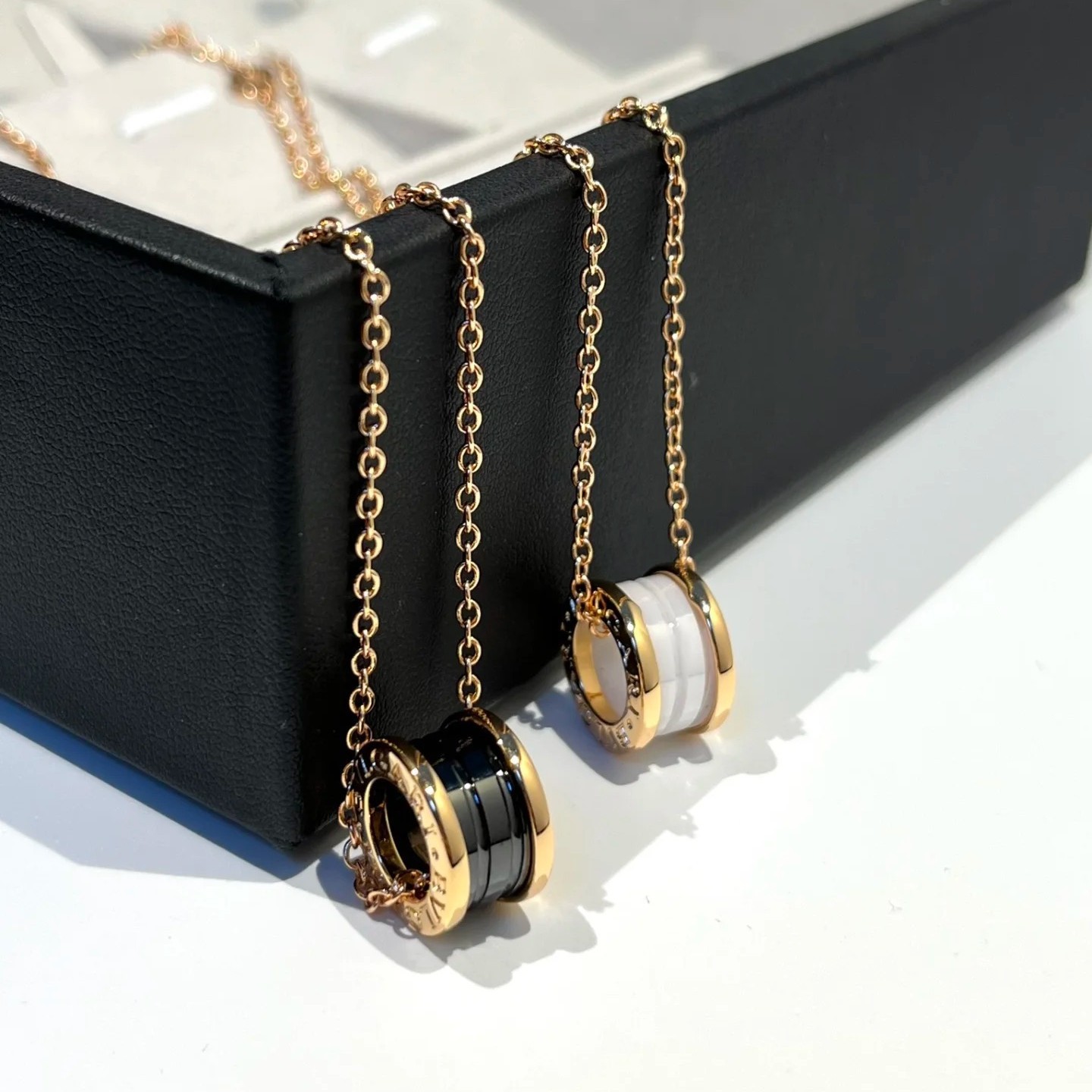 Classic Bao Designer Necklace Woman Luxury Wed Necklace 18K Gold Love Necklace Women Titanium Steel Designer Pendant Valentine's Day Gift