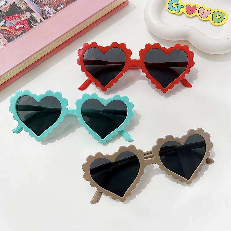 Children Cute Sweet Heart Outdoor Boys Girls Lovely Personality Street Shooting Classic Kids Sunglasses Z260305