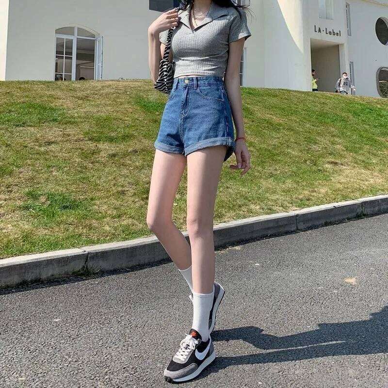 Women's high waisted denim shorts women's summer new A-line spicy girl looks slim, wide leg loose white hot pants trendy XJ260305