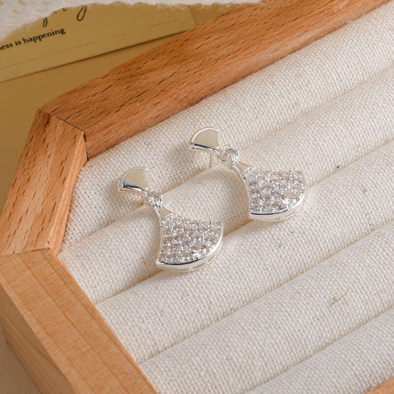 Korean Fashion Light Luxury Zircon Micro-inlaid Waistline Women Classic Retro Mosquito Coil Clip Fan-shaped Skirt Earrings For Women