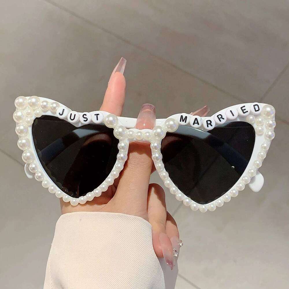KAMMPT Heart Shaped Sunglasses with Pearls Women 2024 New in Stylish Vintage Shades for Wedding Trendy Cute Party Sun Glasses Z260305