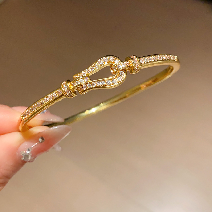 Bracelet Designer Luxury jewelry bangle for women Copper plated 18K gold Dia Studded Open Bracelets High End Fashion Personality Design Holiday gifts 