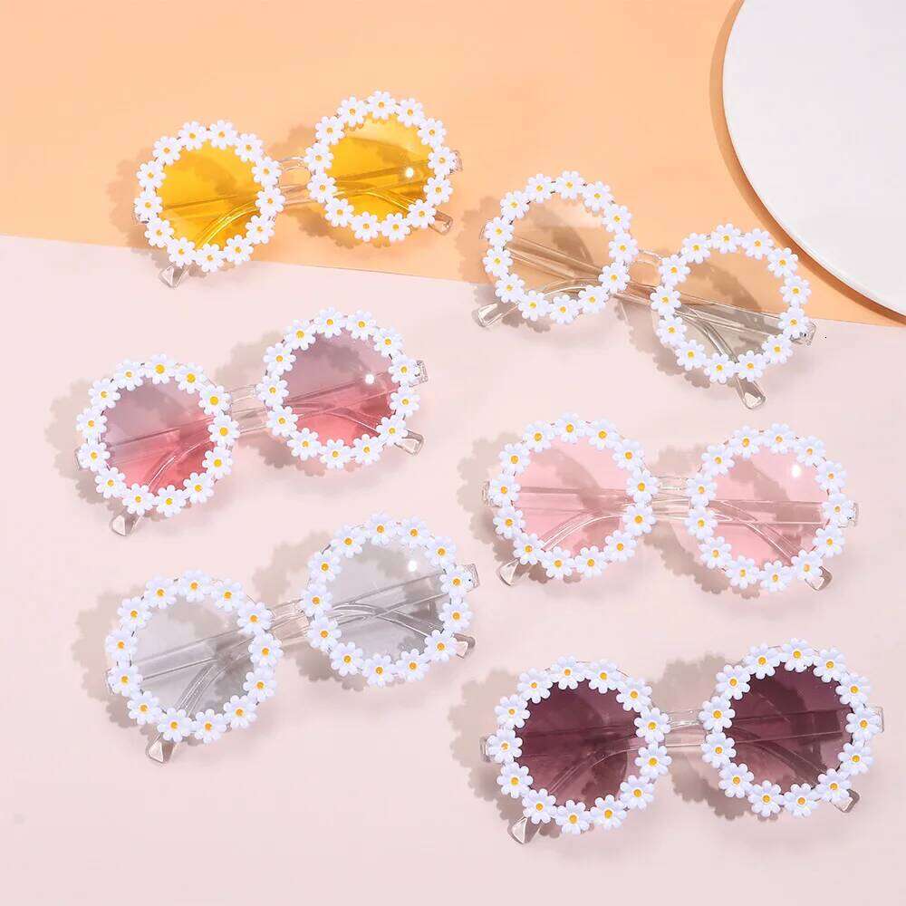 1Pc Retro Fashion Daisy Sunglasses Women Novel Round Frame Flower Sun Glasses Festival Party Disco Shades for Adults Kids Z260305