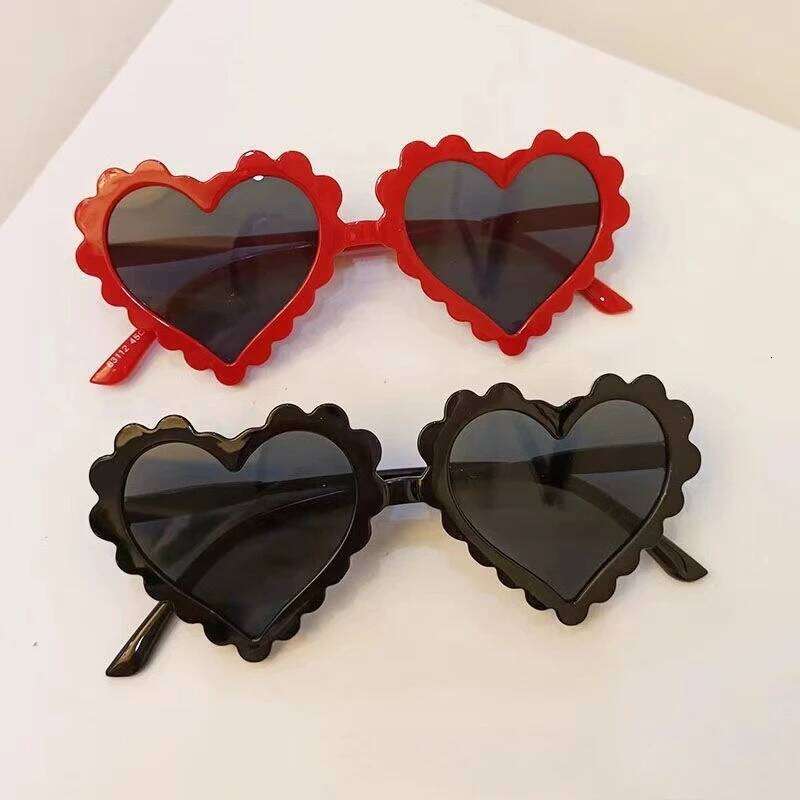Heart Shaped Sunglasses Children Boys Girls UV400 Sunglassese Outdoor Cute Cartoon Eyewear for Kids Z260305