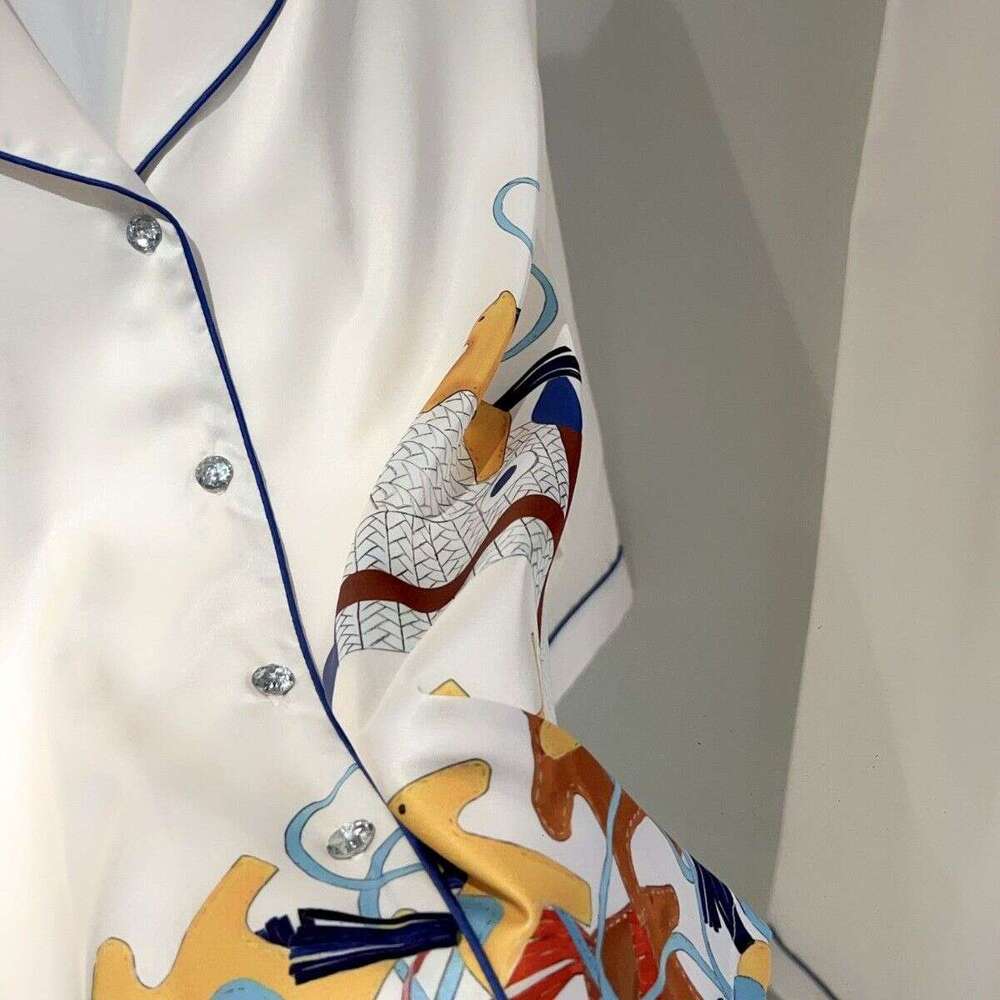 High-End Luxury Women's Pajamas Turn-Down Collar, Made Ice Silk, Featuring Sleeves Long Pants, Suitable For Spring Autumn, With A Youthful And Lu