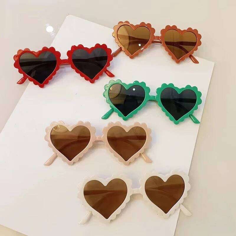 Heart Shaped Sunglasses Children Boys Girls UV400 Sunglassese Outdoor Cute Cartoon Eyewear for Kids Z260305
