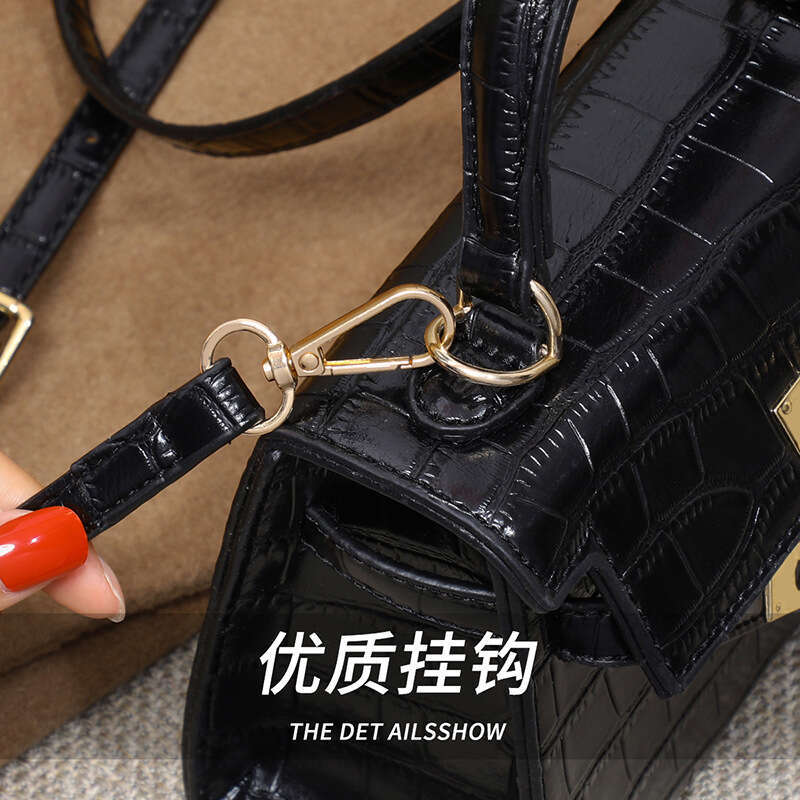 Luxury Shoulder Bags Totes Hobo New Fashion Crossbody Underarm Mini Light Handheld Small Square Bag Versatile Genuine Leather Women S SENYY