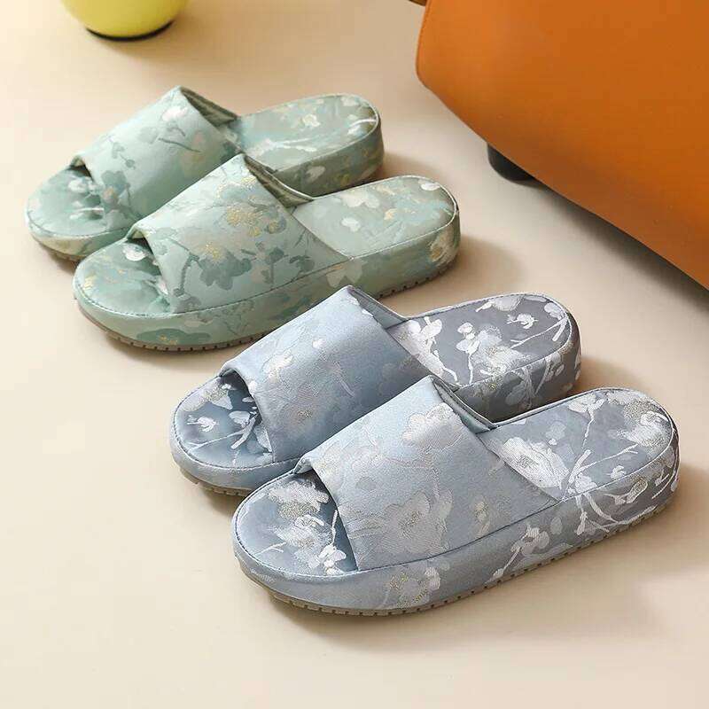 2026 Chinese Style Indoor Platform Slippers For Women Houuse Silk Shoes Flower Print Thick Sole Girls Daily Home Floor Slides