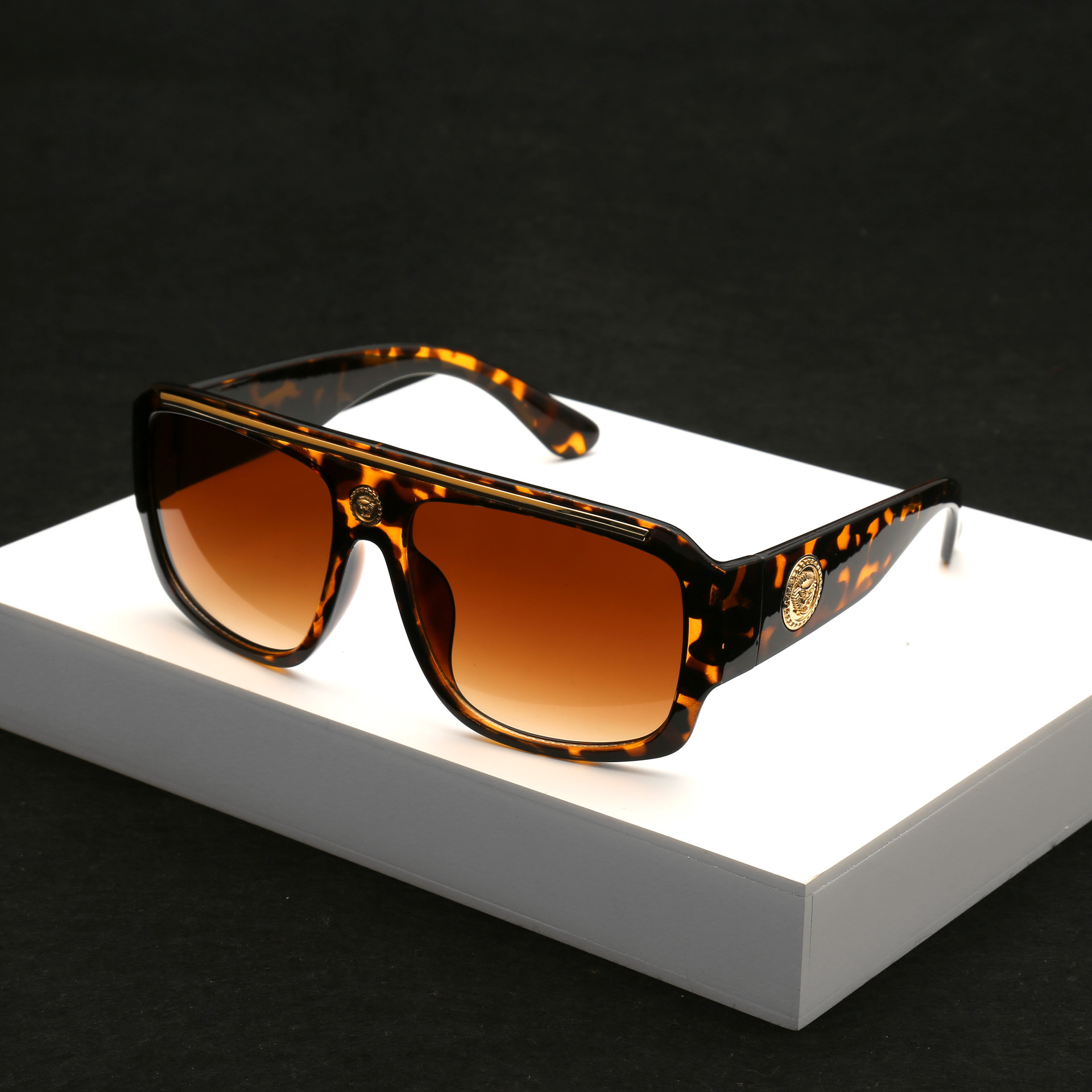 2026 New Designer Luxury Brand Retro Cat Eye Sunglasses European And American Style Wide Leg Sunglasses Outdoor Sports Couple Sunglasses