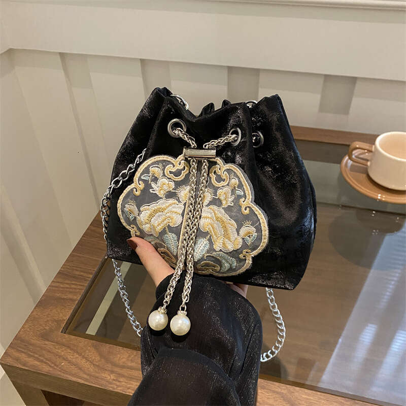 New Chinese-style for women, 2024 summer new model, national-style embroidered fashion bucket bag, versatile crossbody bag