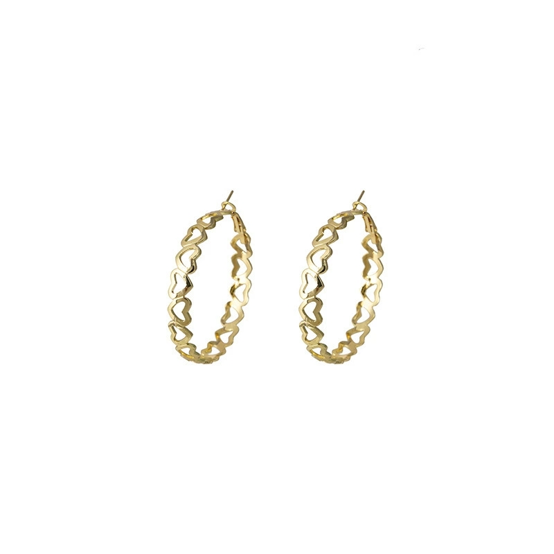 Metal hollowed-out heart-shaped ear ring, exquisite and simple, elegant and versatile. Metal three-dimensional ear ring