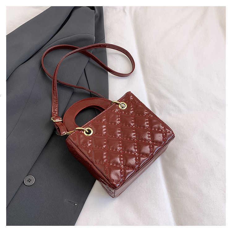 New minimalist style, diamond stitch thread 2025 solid color new style, Korean version, retro casual single shoulder crossbody handbag.XJ251205