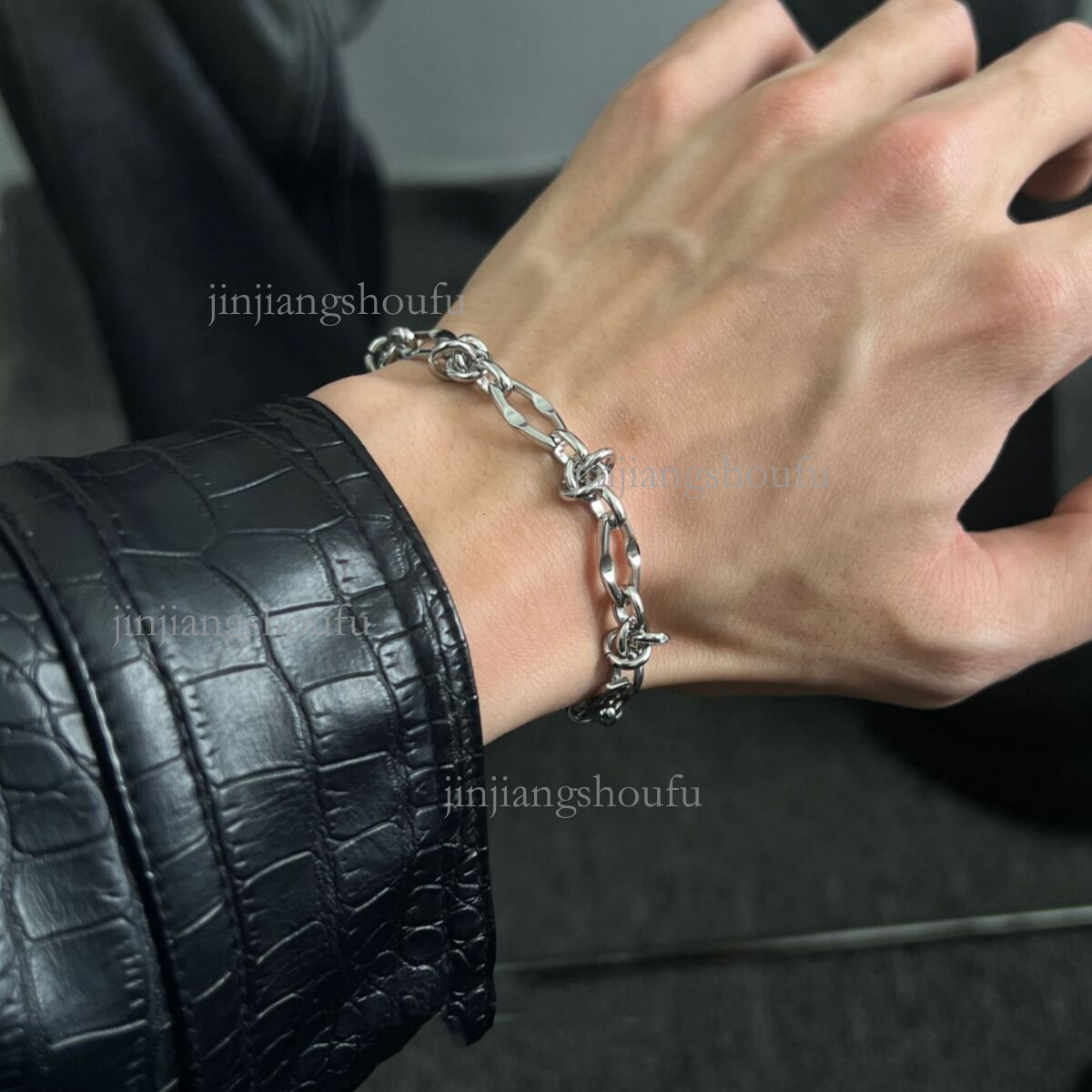 2026 Designer Stainless Steel Bracelet Luxury Brand Europe And America Male And Female Couple Cuban Chain Simple Fashion Titanium Steel Bracelet Trend