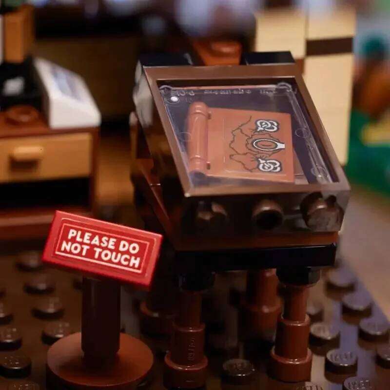 2316PCS Hocus Pocus The Sanderson Sisters' Cottage Building Blocks 6 Figures Assemble Bricks Toy Gift For Children Kid Z260305