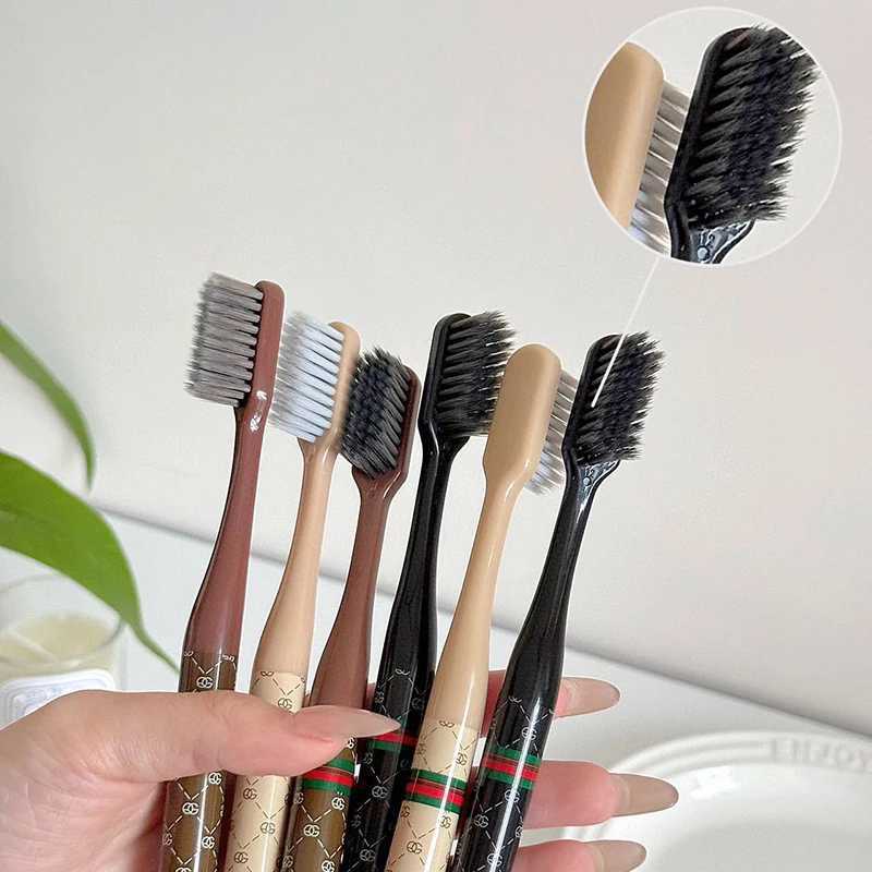 This light luxury 6-piece set of wide-head, fine-thread soft-bristle toothbrushes is a high-grade, travel-friendly oral care essential for adult house