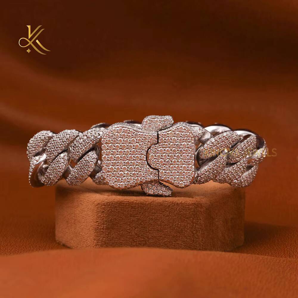 Elegant Charm Cuban Bracelets With Moissanite Diamond Design For Women Featuring Radiant Shine And Timeless Wrist Appeal