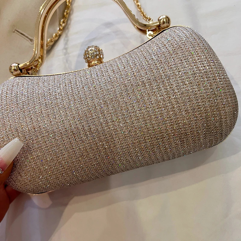 Evening party bags This year there is a trend for sophisticated and feminine womens There are simple buttoned small bag 260227
