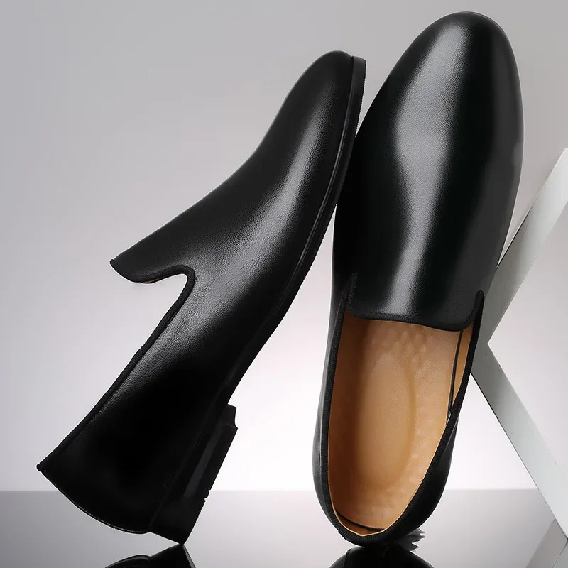 Mens Casual Shoes Genuine Leather Men Trendy Loafers Moccasins Mens Light Comfortable Driving Wedding Flats 260305