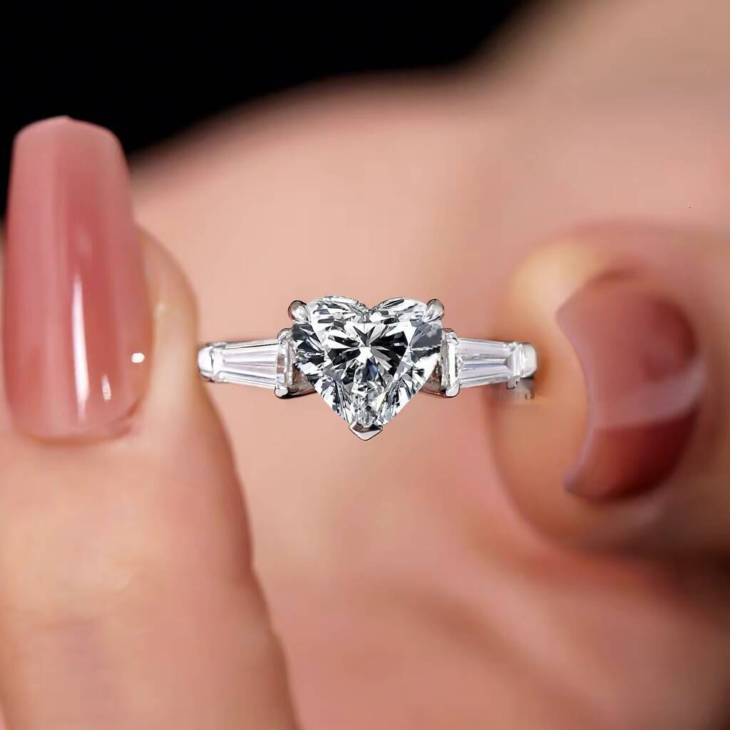 IGI Certified Lab-Grown Diamond Glass Inlaid Heart-Shaped Three Lives Three Stones Classic Wedding Ring for Women
