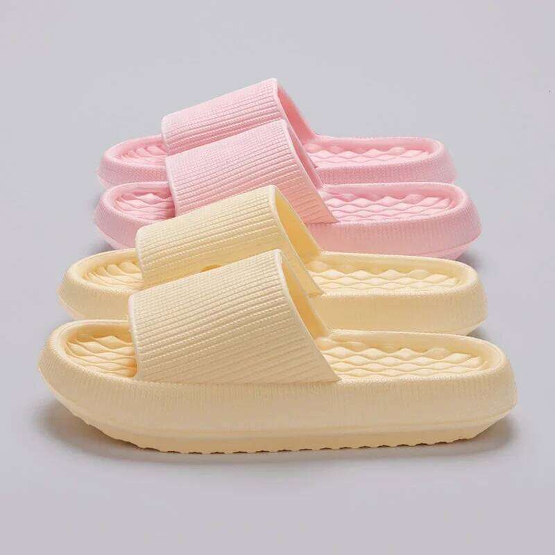 Thick Bottom Cloud Slippers Women Summer 2024 Lightweight Soft Sole Platform Sandals Woman Casual Non-slip Beach Shoes Slides