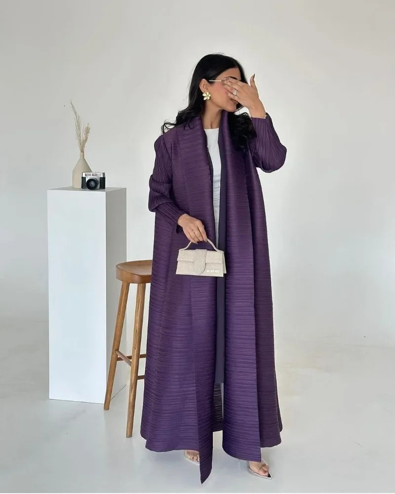 Miyake Folds 2025 Spring Fashion Trench Coat Retro n Loose Cardigan Robe Ladies 260228
