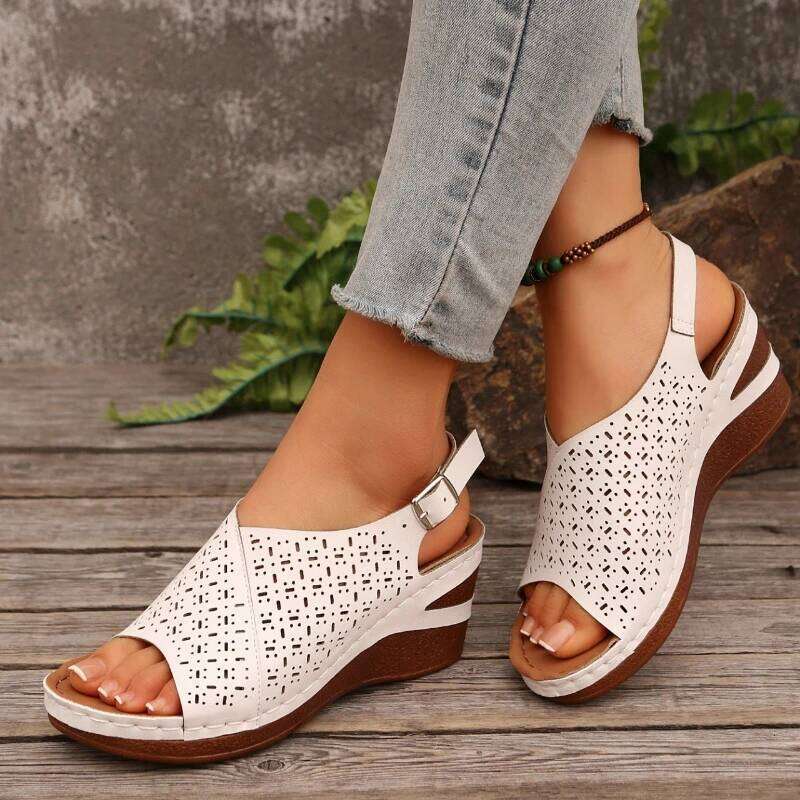 2026 Summer New Women's One Word Buckle Outdoor Open toed Retro Fashion Casual Sandals