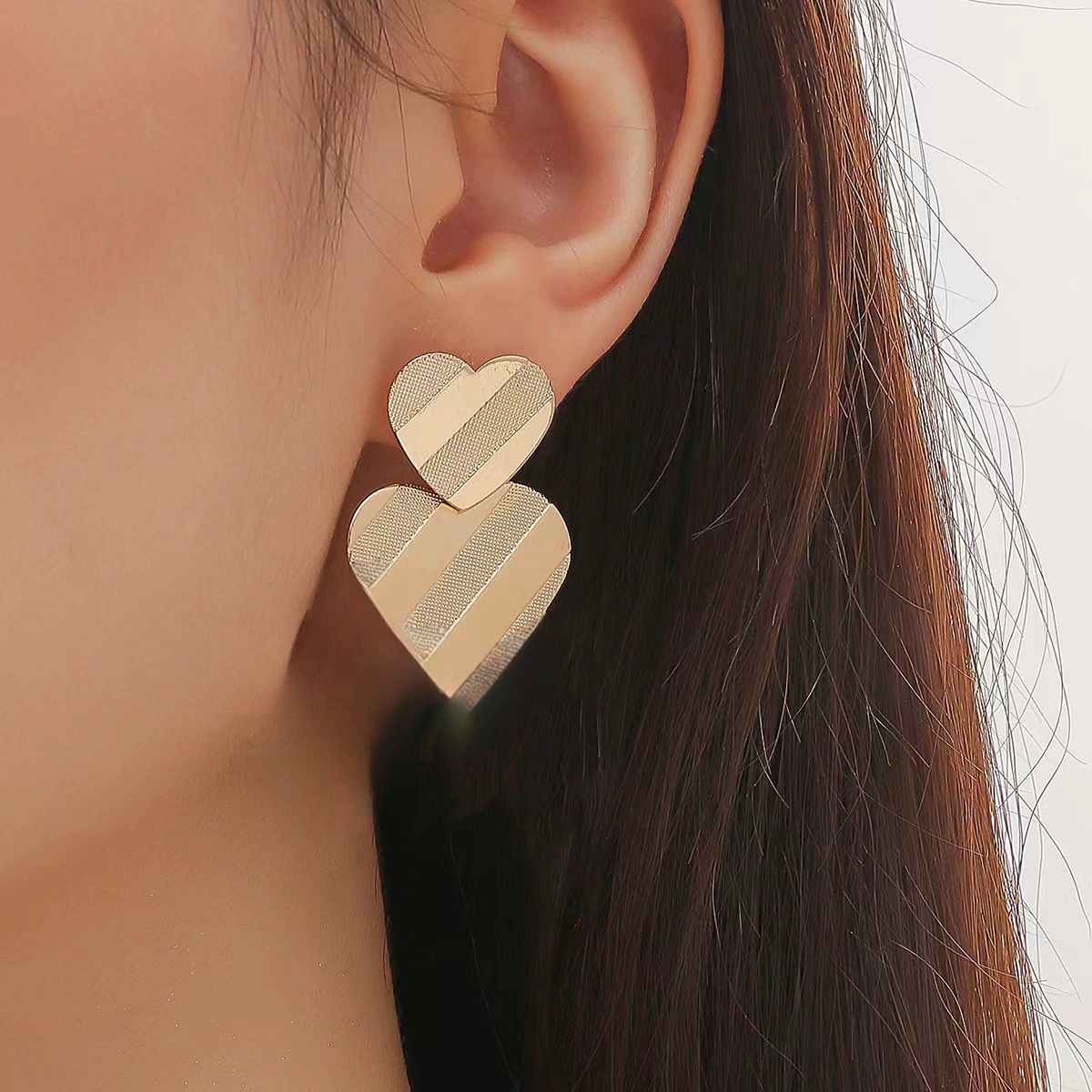 Chic Striped Embracing Hearts Design for Women: Bold Two-part Pendant Jewelry