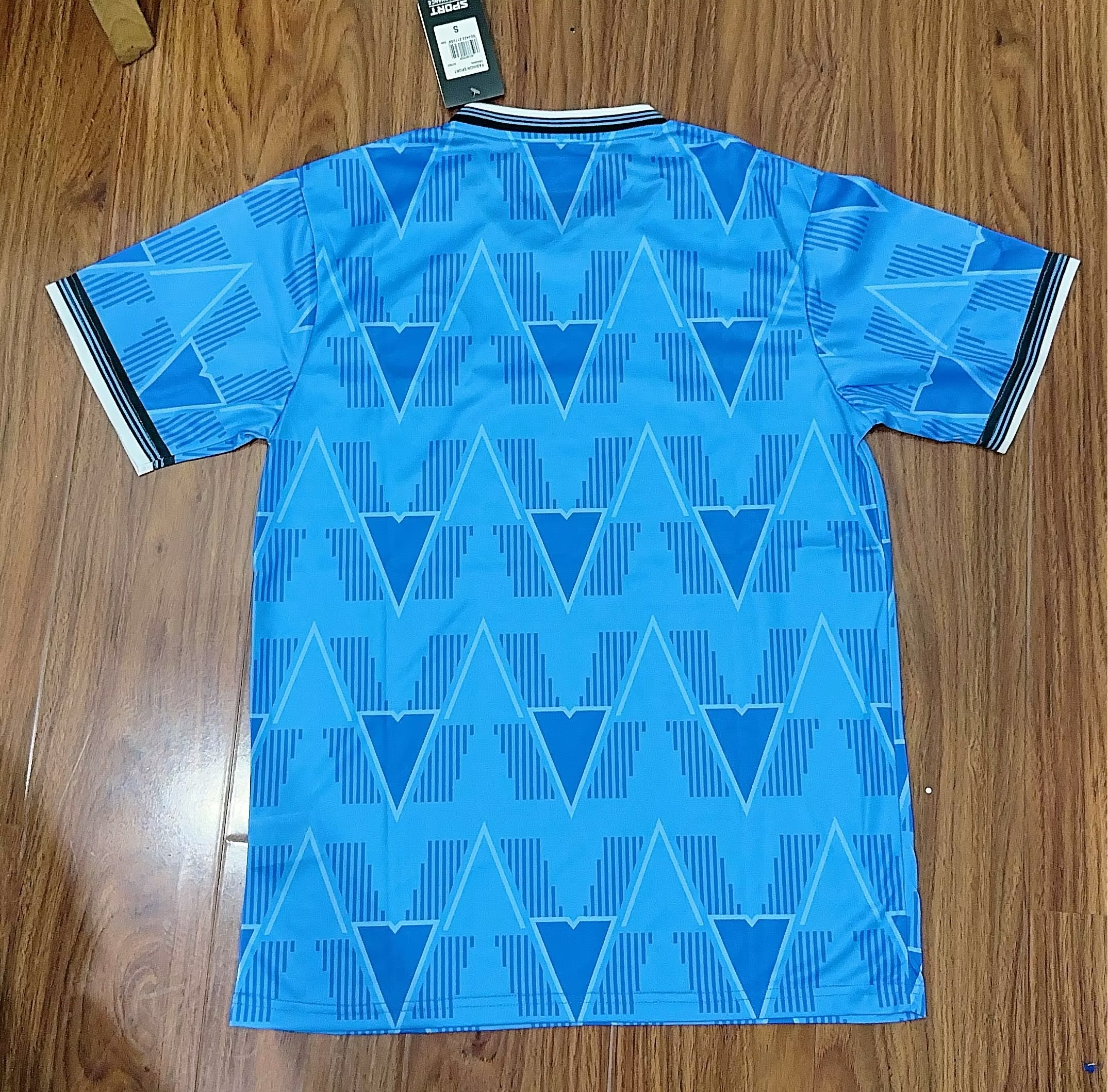 Authentic Team Design: This official football kit mirrors Van de Ven Maddisons style worn on matchdays, making you feel like p