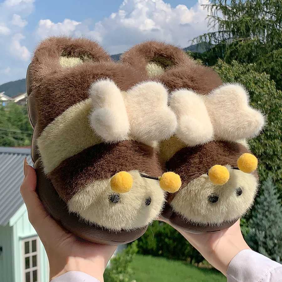 Cute little bee furry slippers for ladies in autumn cute and suitable for outdoor wear at home furry womens shoes S260305