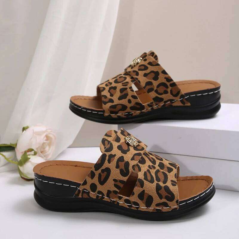2026 Summer New Fashionable Leopard Pattern Design Casual Outdoor Non slip Wear resistant Comfortable Sandals