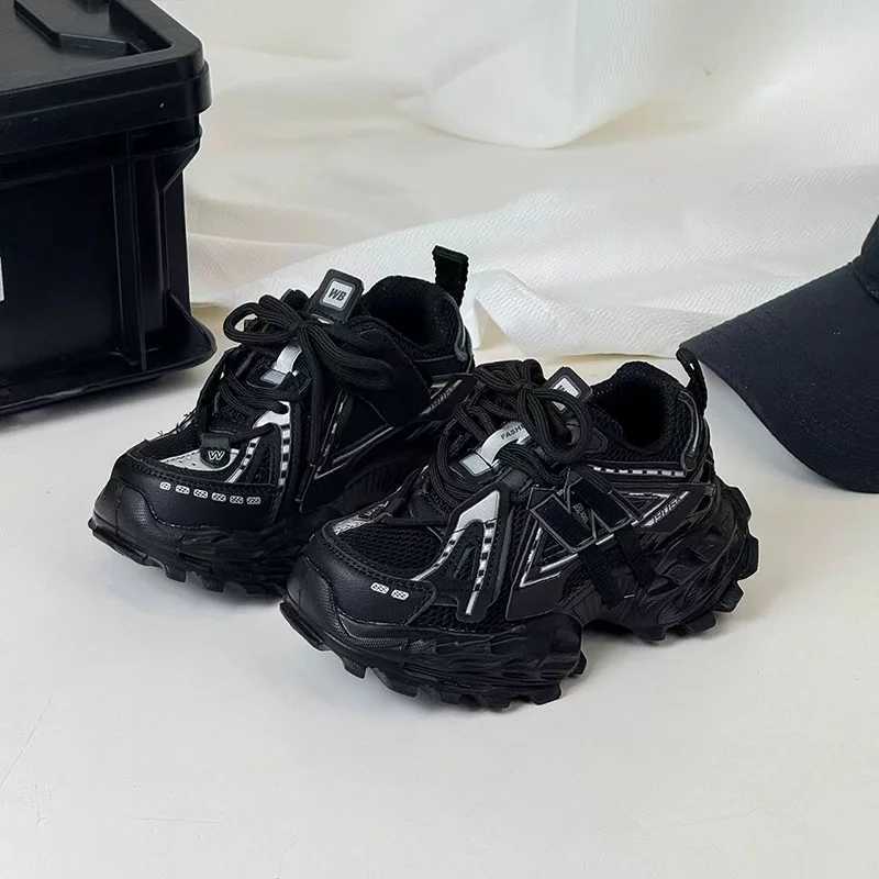These kids' chunky dad sneakers are breathable, non-slip, and soft, making them perfect for both boys and girls as trendy autumn casual sports sh