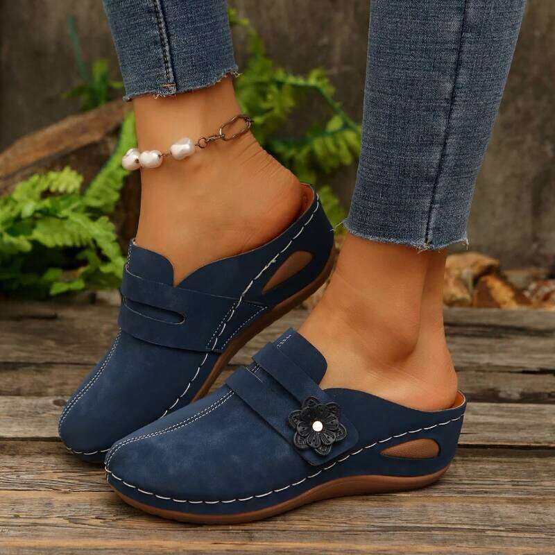 2026 New Women's Solid Color Classic Retro Thick Bottom Outdoor Simple Fashion Casual Sandals