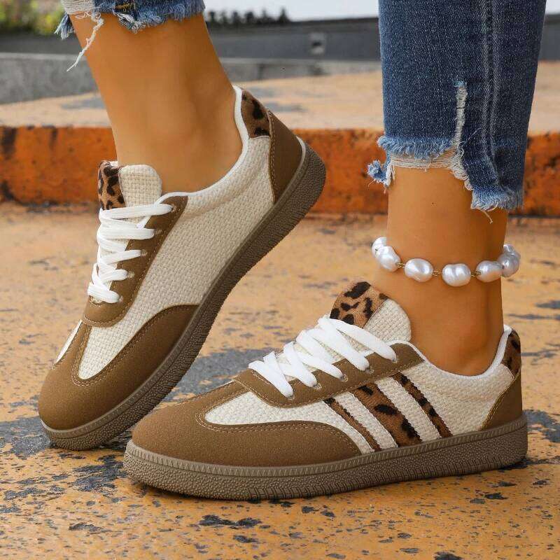 2026 New Women's Lightweight Non slip Outdoor Sports Comfortable Lace up Low cut Color blocked Casual Shoes