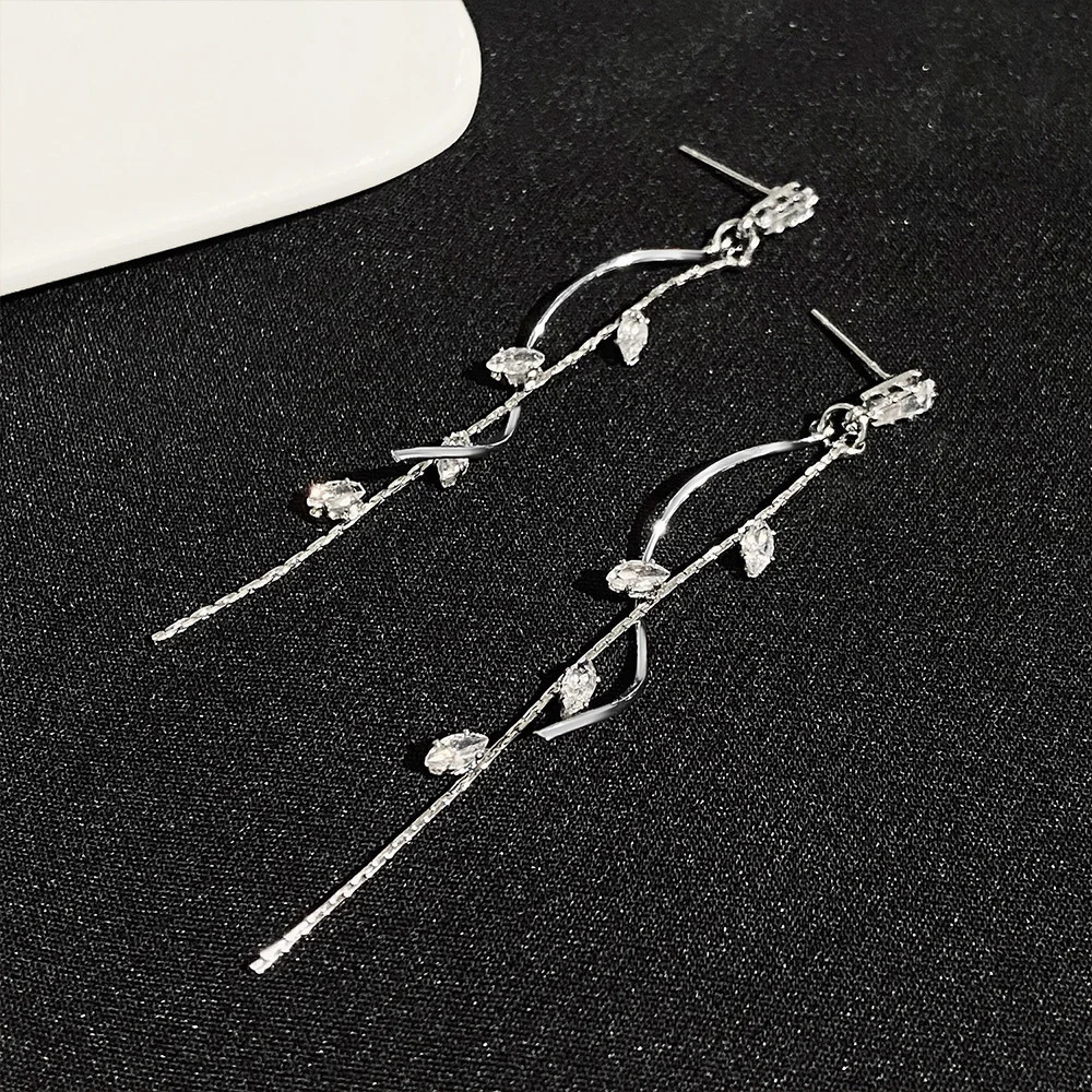 Korean Fashion Long Tassel Earrings For Women Ins Rotating Twisted Zircon Dangle Earings Gold Color Jewelry Gift KDE208 260303