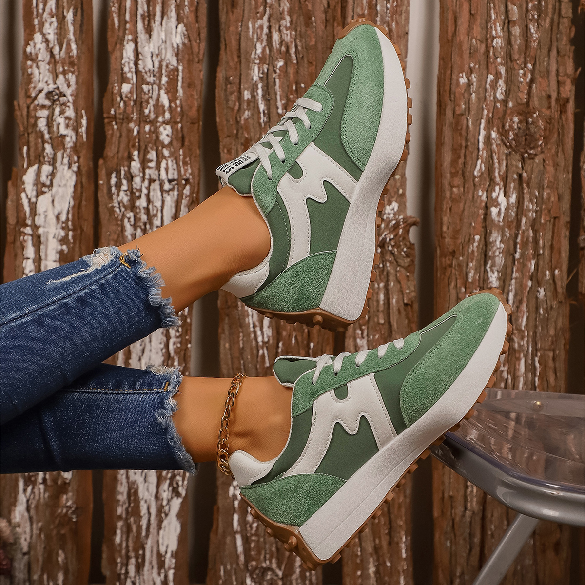 Designer Women Sneakers Thick Bottom Casual Fashionable Sport Shoes Women Lightweight Running Shoes Comfortable Sneakers Women 2026 new women's t