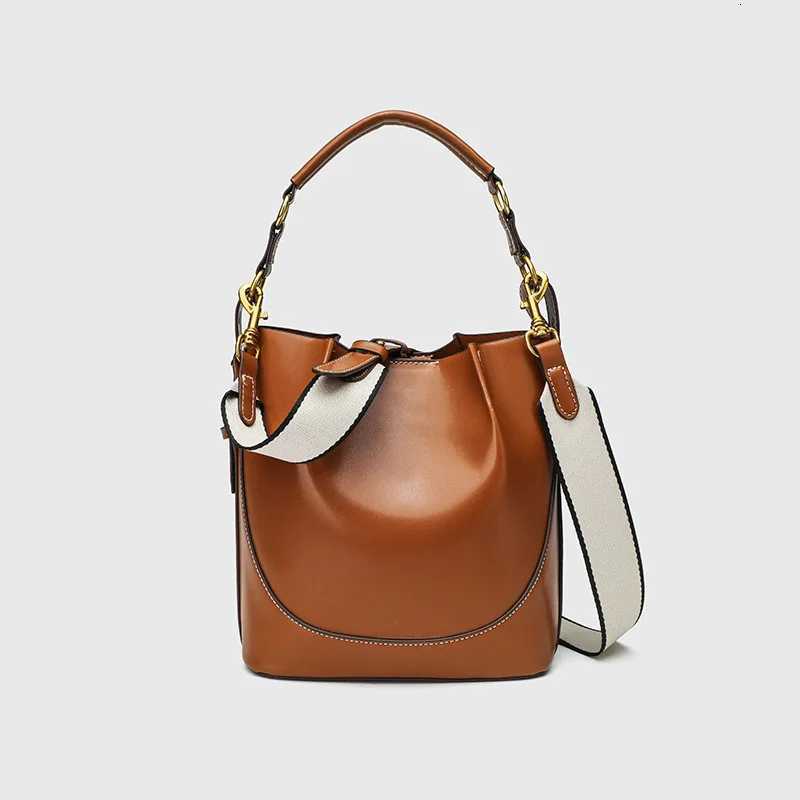 2026 Womens Large Capacity Bucket Bag with Wide Shoulder Strap Single Shoulder Handbag Drawstring Handheld Crossbody Bag H260306