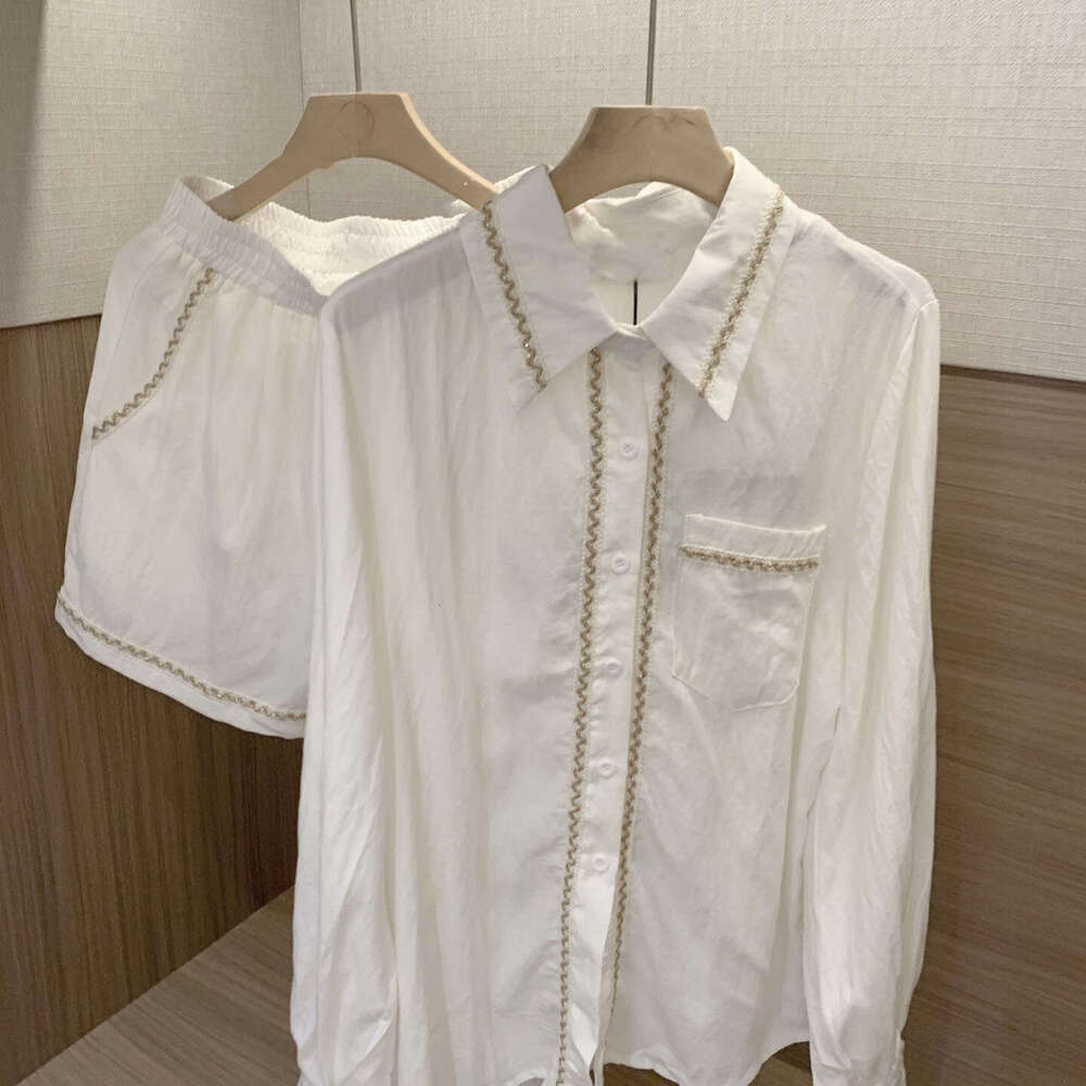 New suit with Lafia embroidery A4 logo, exquisite wavy border, retro style white long sleeved shorts