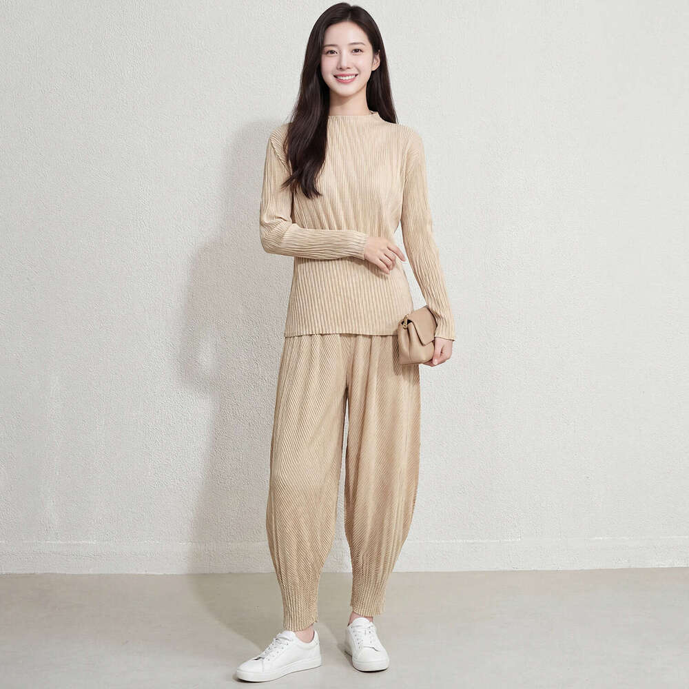 Designer Miyake-style pleated jogger for women, new spring and autumn collection, half-high collar long-sleeve top, versatile harem pants two-piece se