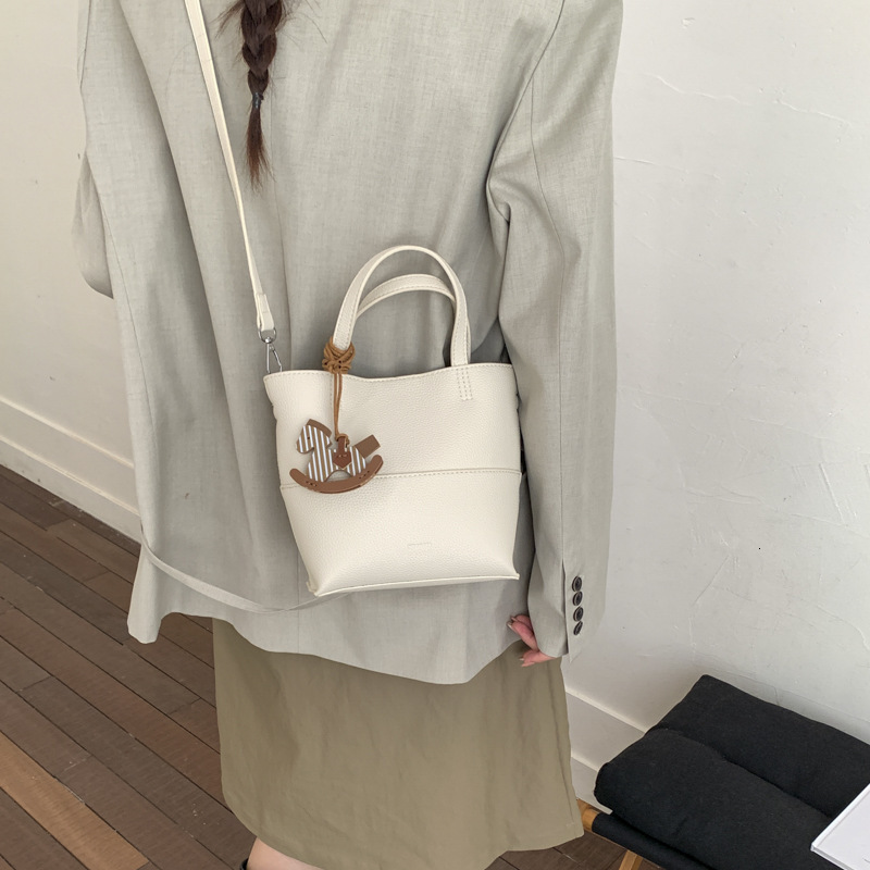 Fashion Retro Women's Small Shoulder Bag Spring New Style Simple Fashion Crossbody Bag Handbag Bucket Bag Small Handbag Designer Bag