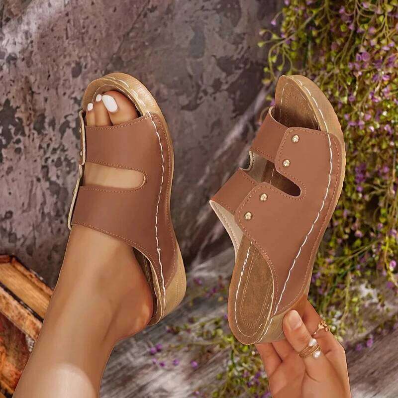 2025 new sandals with exposed toes women's fashionable and casual rivet decoration comfortable wedge slippers