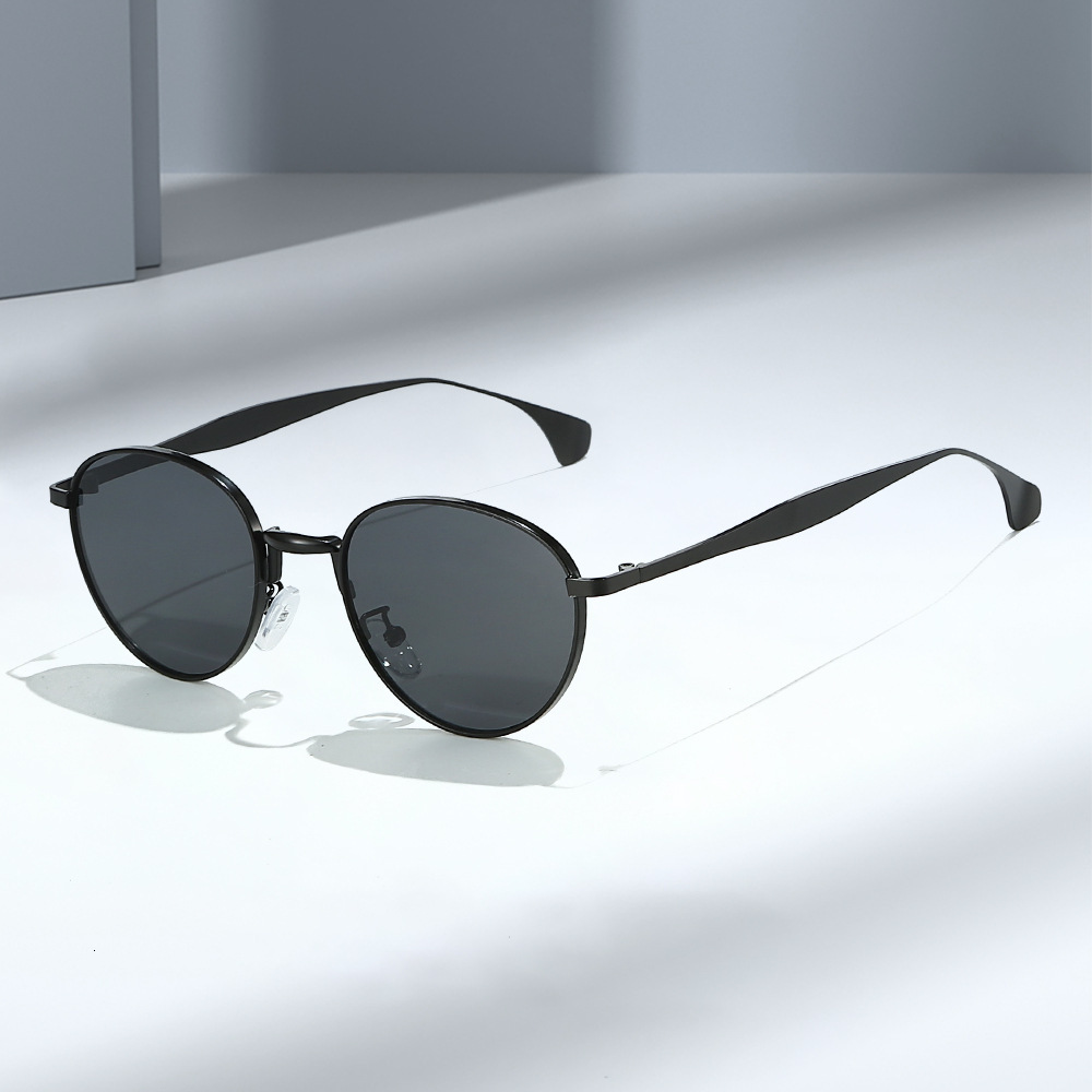New Japanese-style oval small-frame sunglasses with a high-end feel, UV protection, metal retro trendy glasses for outdoor photography