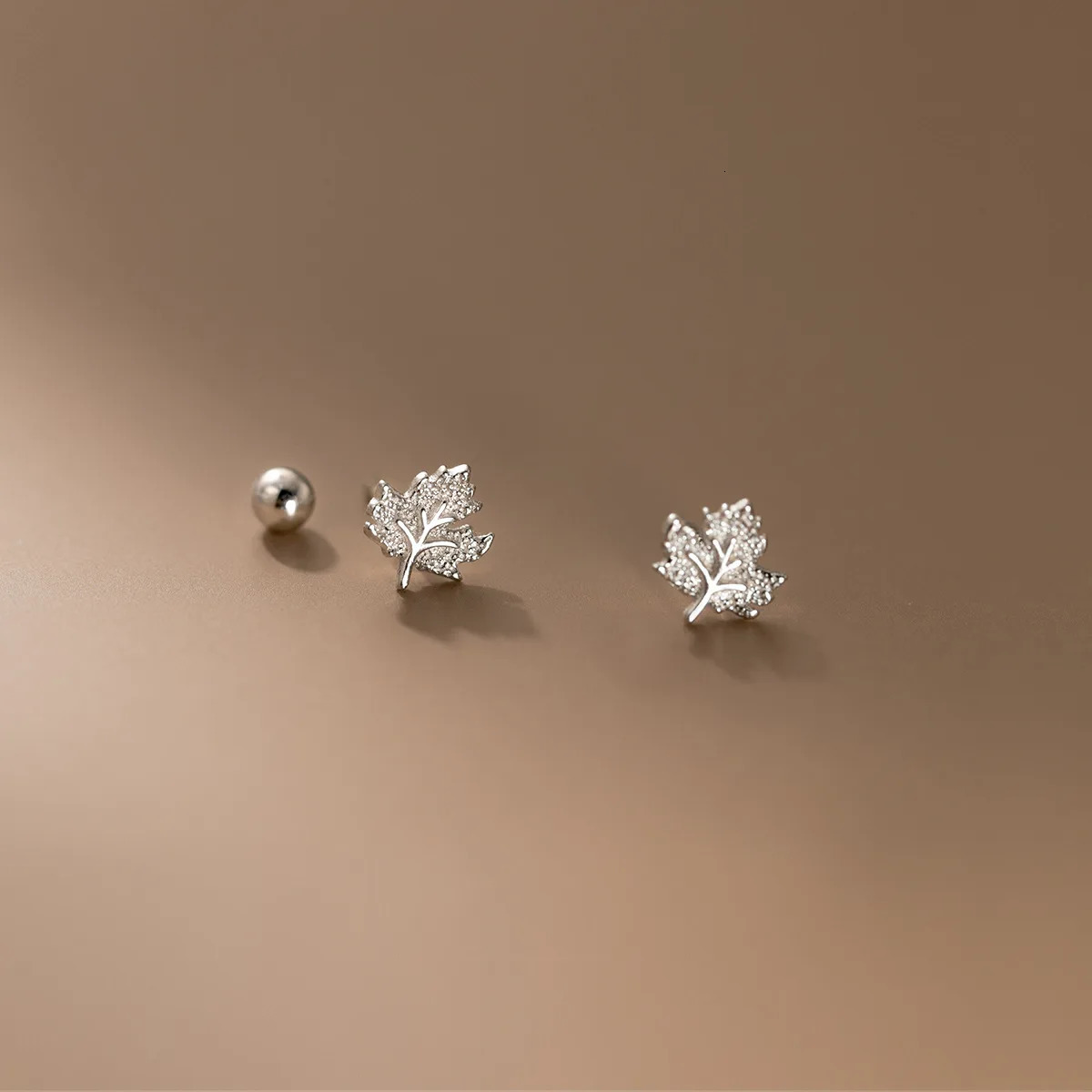 La Monada 925 Sterling Silver Stud Earrings For Women Silver 925 Maple Leaves Fine Women Earrings Jewelry Stud Earrings Geometry 260303
