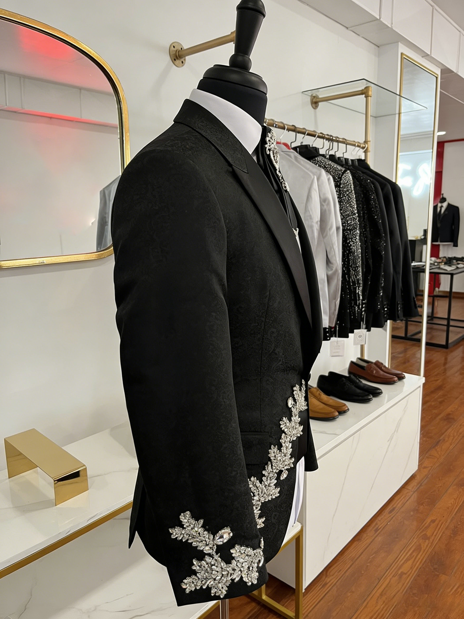 Handsome Men Suits 2 Pieces Crystal Beaded Peaked Lapel Blazer Tailor-Made Jacquard Jacket One Button Groom Customized Coat Pant Plus Size