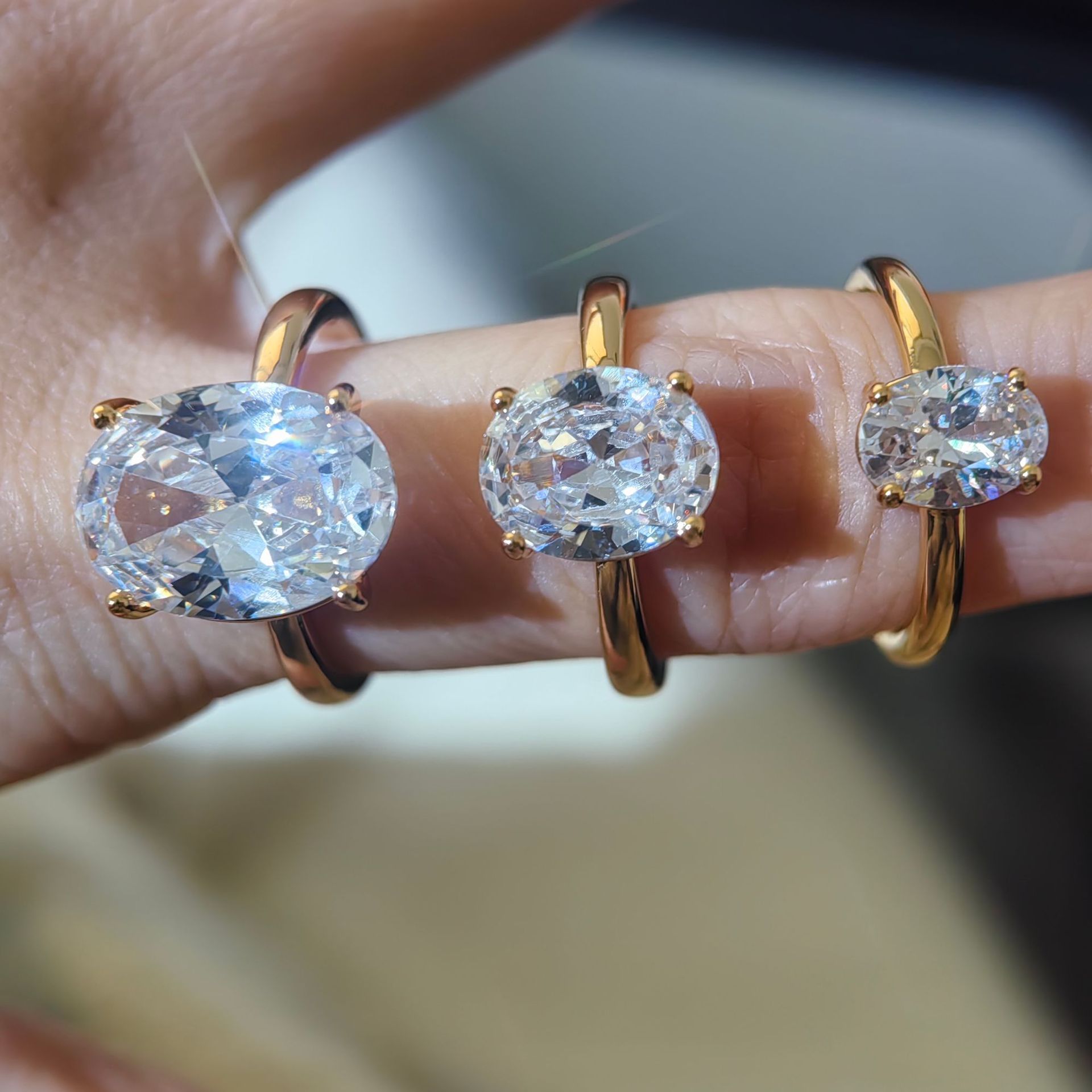 2026 Ins Top Sell Solitaire Wedding Ring Simple Fashion Jewelry 18K Gold Fill Large Oval Cut 5A Zircon CZ Diamond Elegant Party 8CT Women Bride Ring L