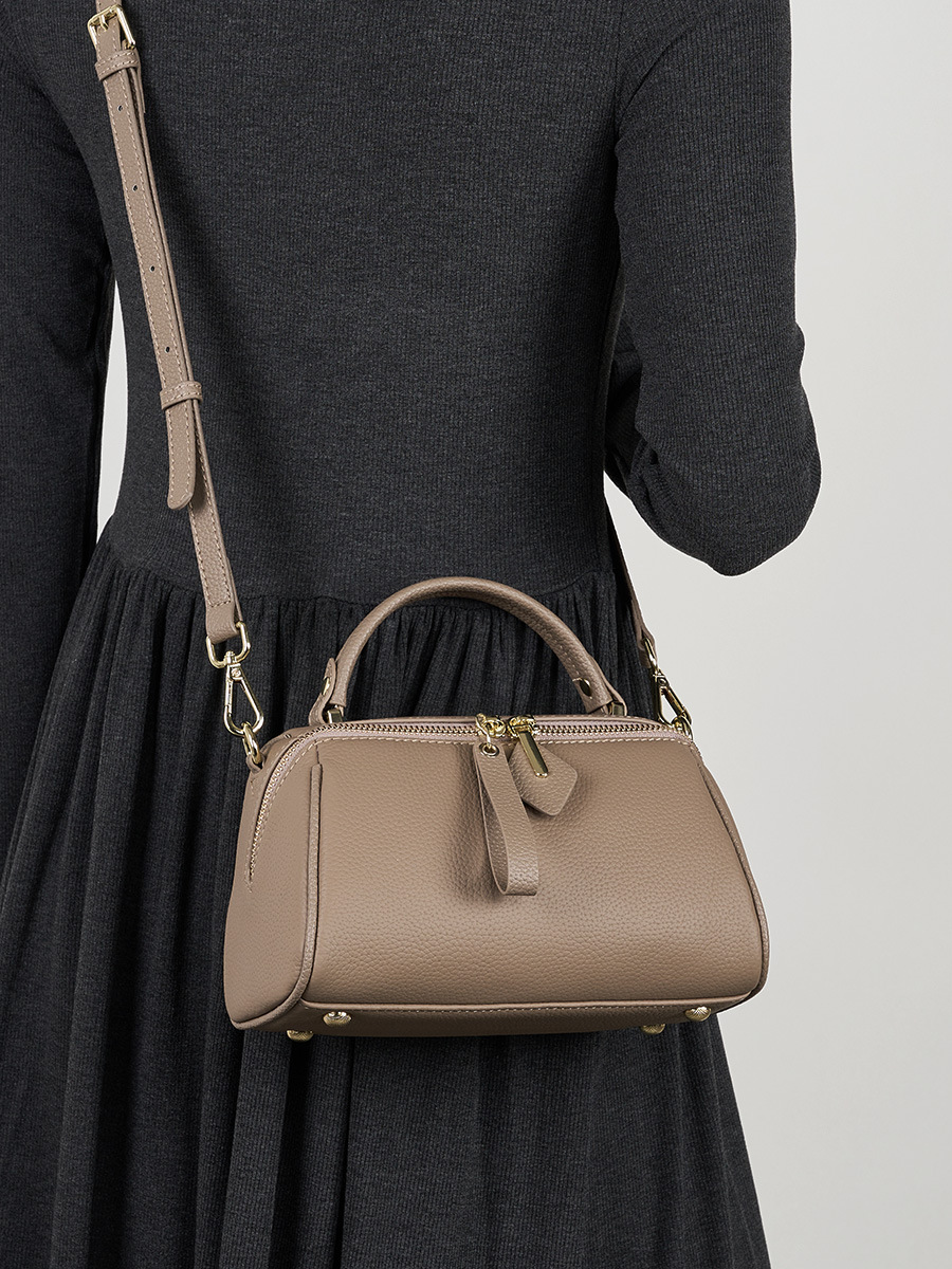 Genuine Leather Women's Bag 2026 New Retro Simple Classic Boston Tote Bag Cowhide Crossbody Shoulder Monochrome Bag