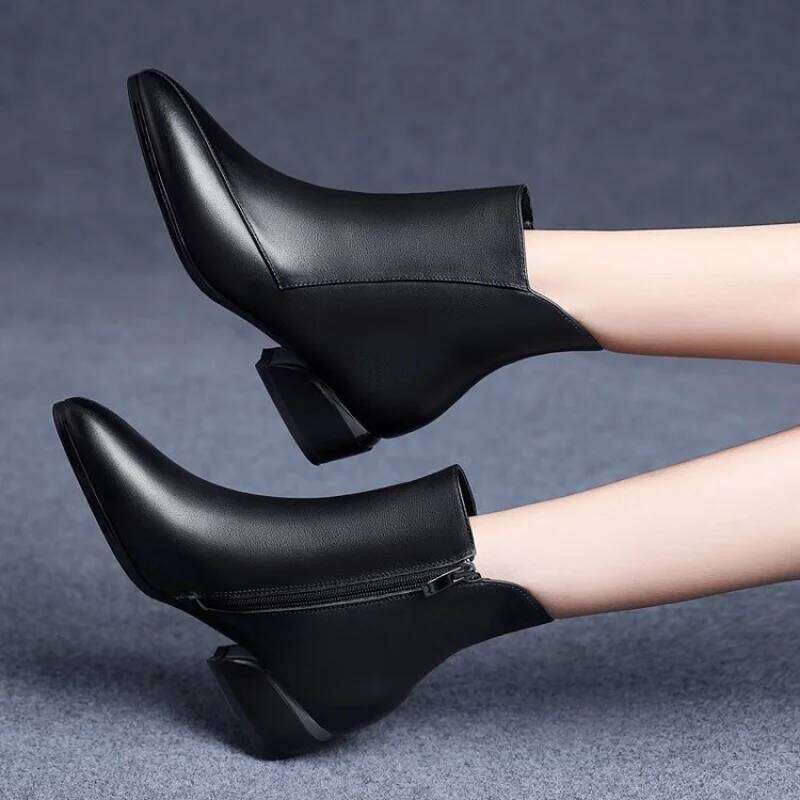 2025 Autumn & Winter New British Style Slim-Fitting Women's Ankle Boots - Pointed Toe, Side Zipper, Black