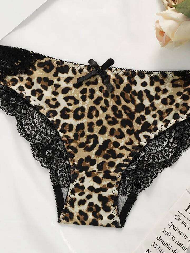 Ladies' New Leopard Print Sexy And Comfortable Front Bbutton Beautiful Back Lace Triangle Underwear Set A3159