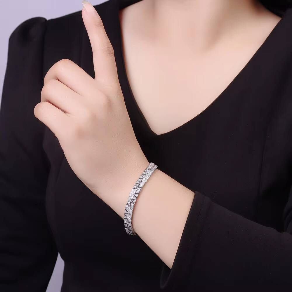 Hot-Selling 925 Silver Platinum Plated Hip-Hop Bracelet for Women Men Fine Temperament Triangle Geometric Moissanite GRA