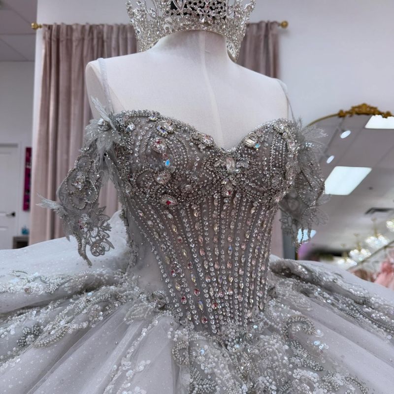 White Shiny Princess Off the Shoulder Sweet 16 Dress Quinceanera Dresses Sequin Applique Beading Crystal Bow Tull Party Birthday Vestidos 15 De Anos